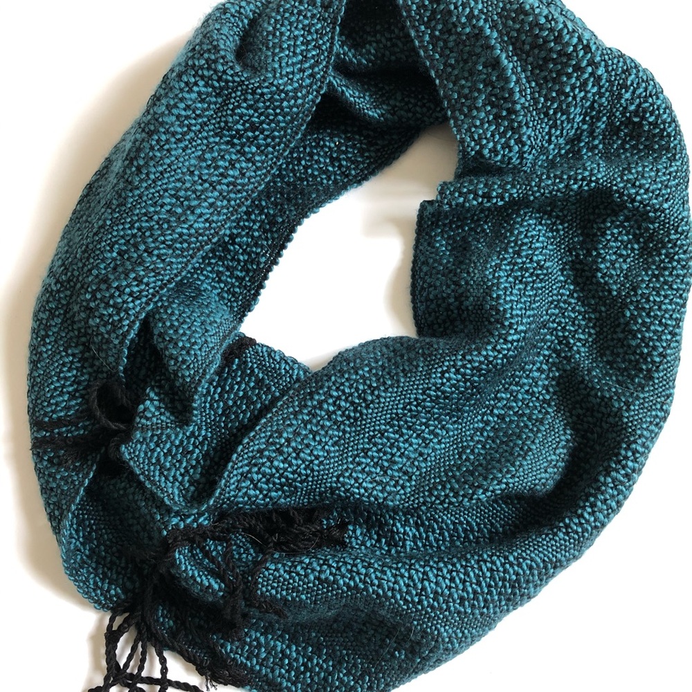 Beautiful Infinity scarf - Picture 2 of 3